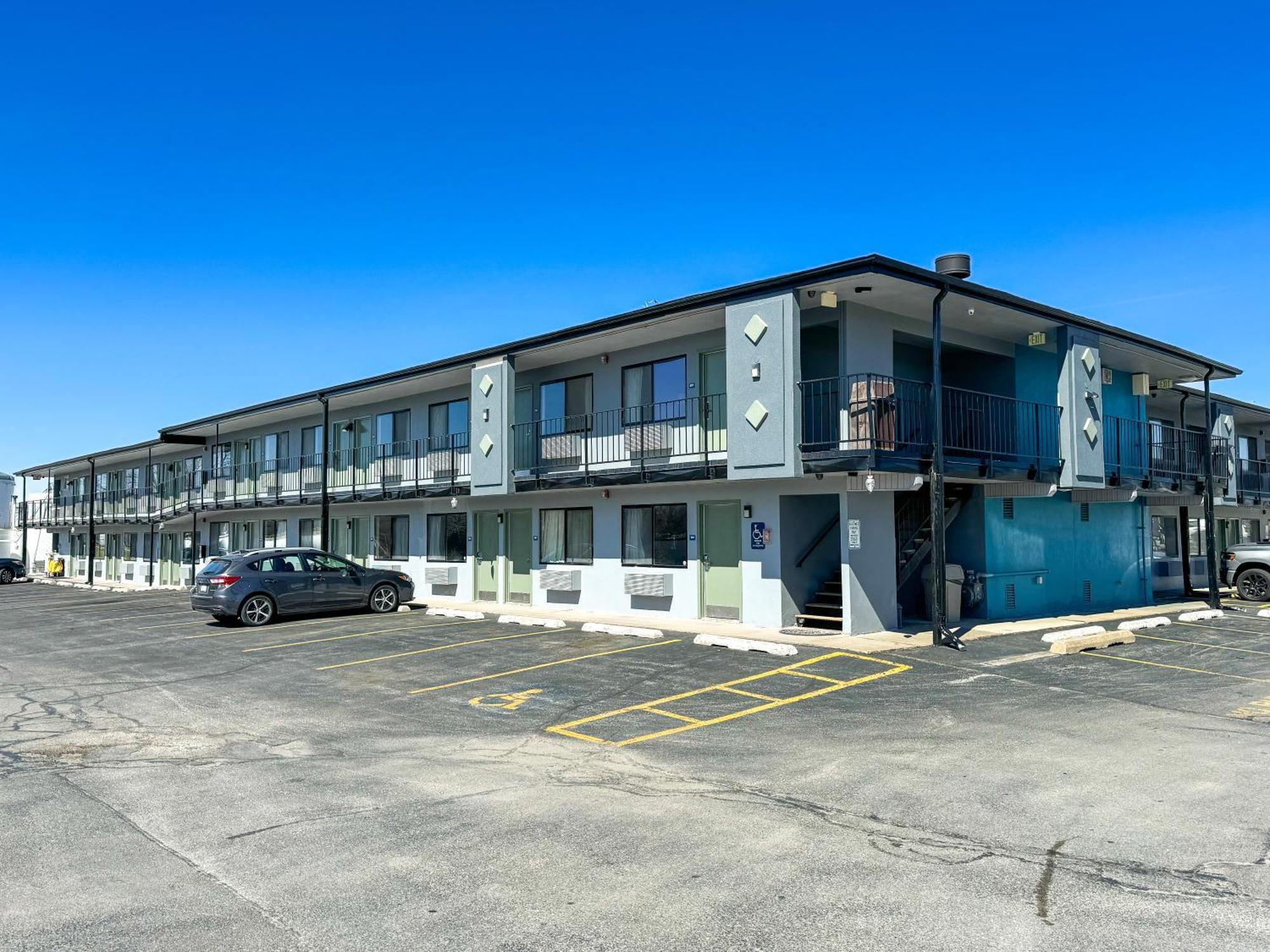 Super 7 Motel Coralville Exterior foto